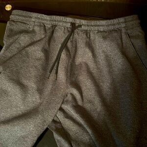 Comfy I’ve never worn them there dark gray you can adjust string